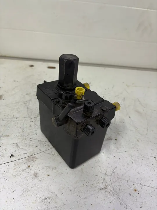 Pompe de levage cabine Mercedes Actros 103803.6 image 1