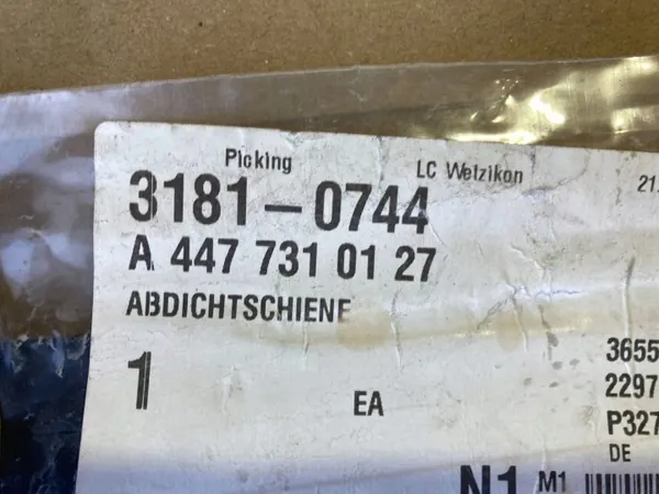 Mercedes Vito W447 Höger Bakdörrtätning OEM A4477310127 image 10