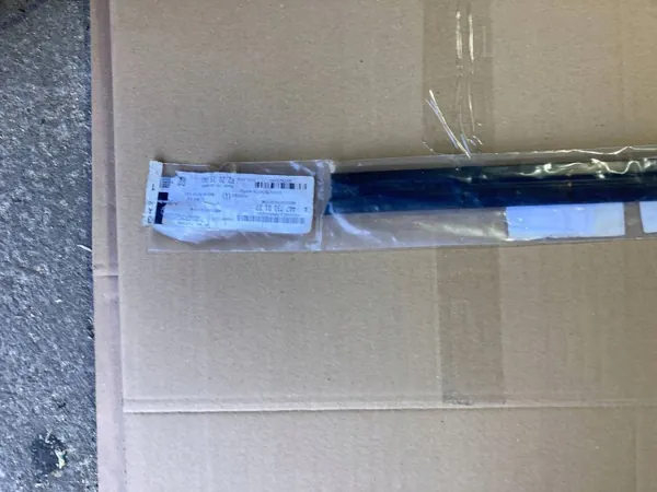 Mercedes Vito W447 Höger Bakdörrtätning OEM A4477310127 image 7