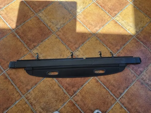 KIA CARENS III 06-12 Tavaratilan verho Musta OEM image 2