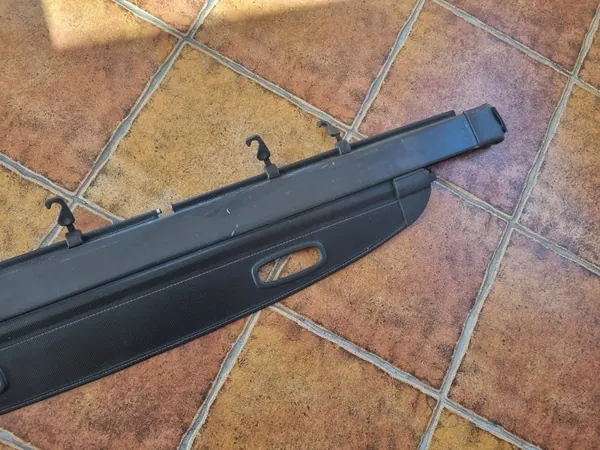 KIA CARENS III 06-12 Tavaratilan verho Musta OEM image 3