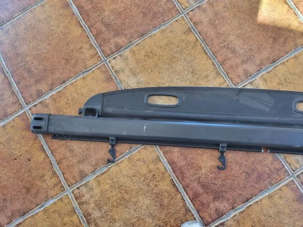 KIA CARENS III 06-12 Tavaratilan verho Musta OEM image 4