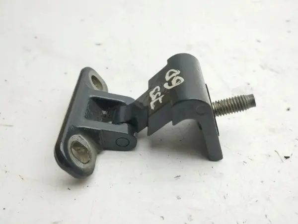 VW T-ROC Heckklappenscharniere OEM 5G6827301D image 5