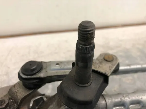 Mercedes W205 pyyhinmekanismi OEM A2058200740 image 3