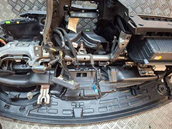 Panel de consola OEM S26312925 para Renault Clio IV image 8