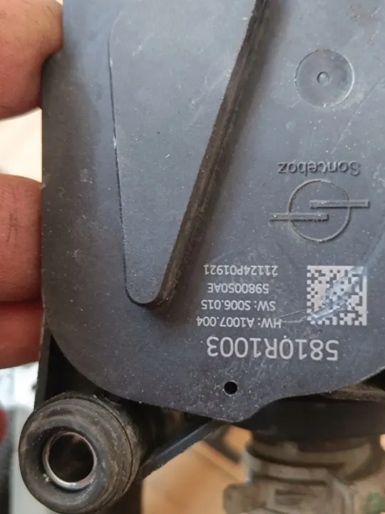 Colector de agua Porsche Taycan OEM 9J1121406 image 9