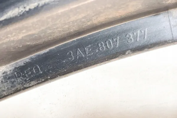 Achterste linker drempelbevestiging VW PASSAT B7 3AE807377 image 4