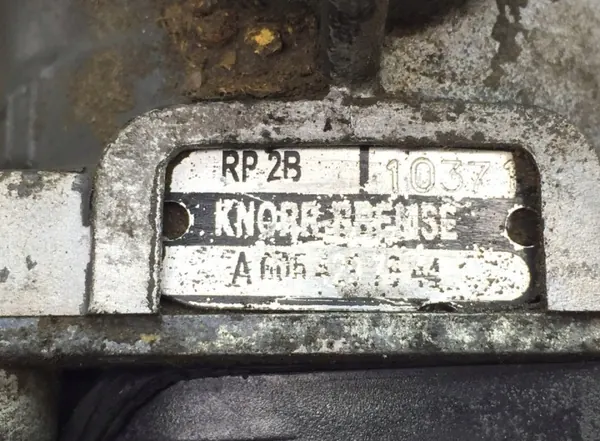 A0054297944 Mercedes-Benz Lufttrycksreduktionsventil image 5