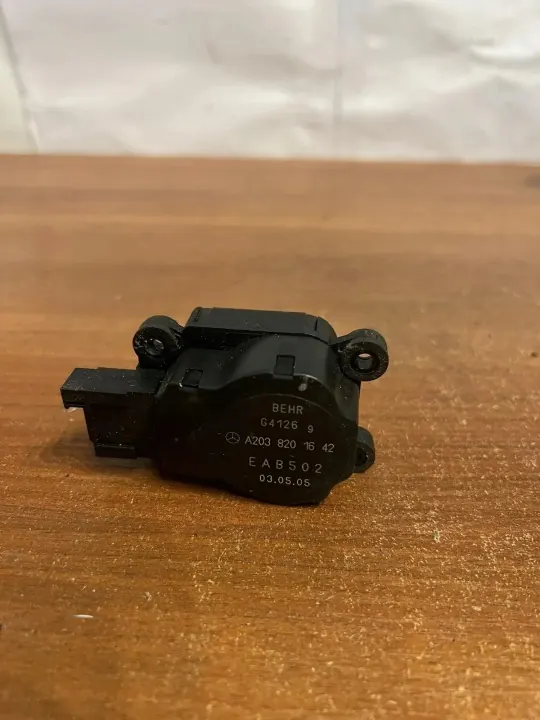 Motor de válvula Mercedes-Benz D2220 Peça OE usado image 3