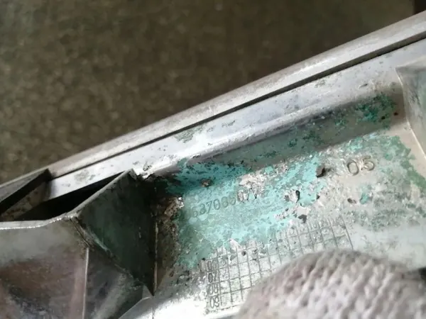 OEM 9637085077 Tapacubos de maletero para Citroën C5 II Break image 5