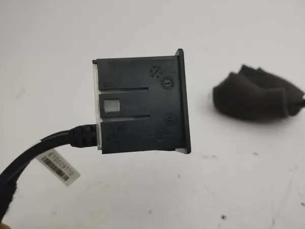 Enchufe USB Maserati Ghibli 2014 OEM 670009770 image 5