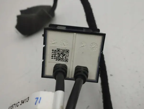 Enchufe USB Maserati Ghibli 2014 OEM 670009770 image 6