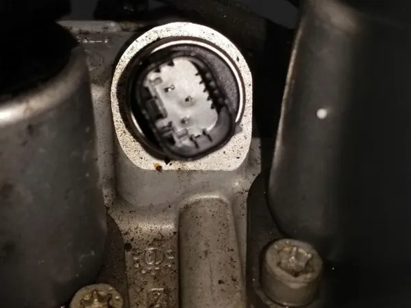 Begagnad BMW hydraulpump OEM 6775258 5-serien image 6
