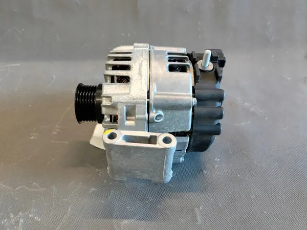 A0009061622 Alternator Mercedes Vito W253 Valeo image 3