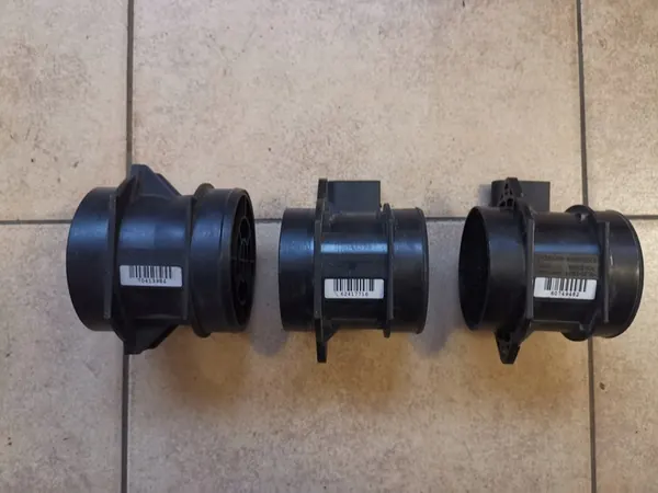 VOLVO Luftmassenmesser SIEMENS 30611533 image 2