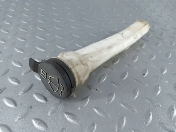 Scheibenwaschanlage Einfüllrohr Cadillac XTS OEM 13315610 image 2