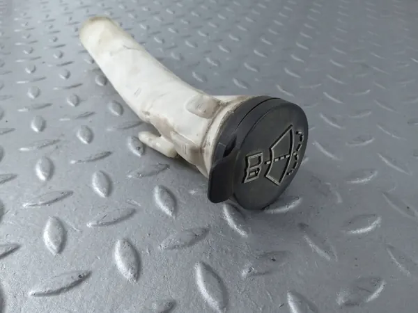Scheibenwaschanlage Einfüllrohr Cadillac XTS OEM 13315610 image 4