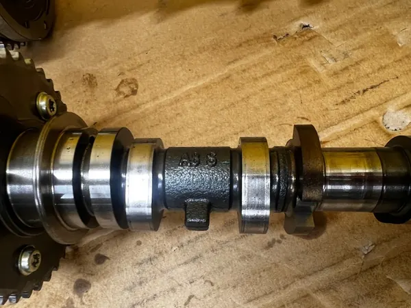 Kamaxelset Toyota RAV4 V 2.5 Hybrid XA25A image 3