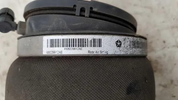 Bakre luftfjädring OEM P68029912AE för Jeep Grand Cherokee image 10