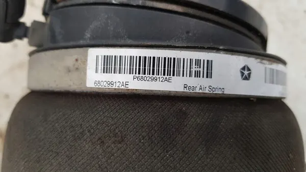 Bakre luftfjädring OEM P68029912AE för Jeep Grand Cherokee image 7