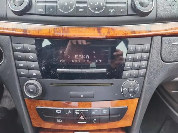 Rádio CD de fábrica Mercedes OEM A2118702189 para E W211 image 2