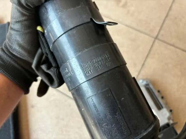 Filtro de vapor combustível Ford OEM DN15-9D665-AA image 3