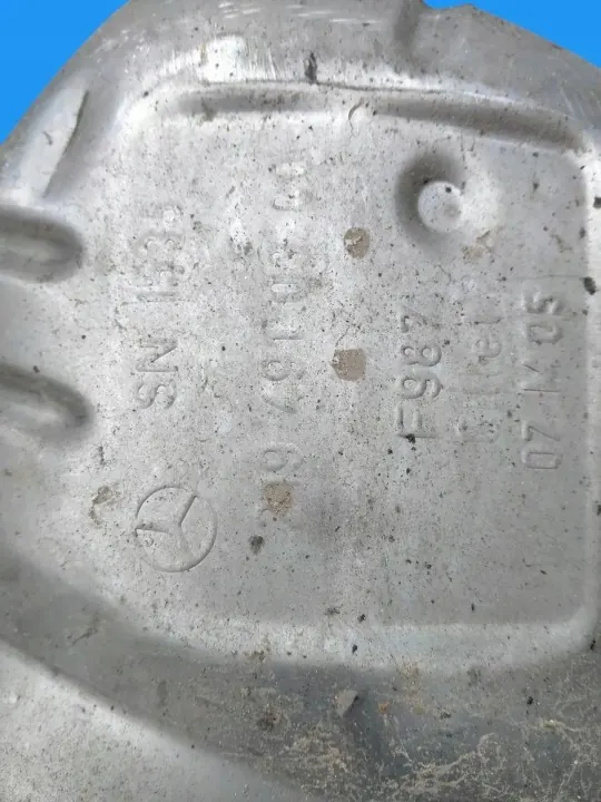 Mercedes CLS W219 AMG Pakoputken Vaimennin OEM 2194910400 image 9