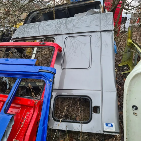 Panel lateral cabina DAF XF 105 - Pieza OEM image 2