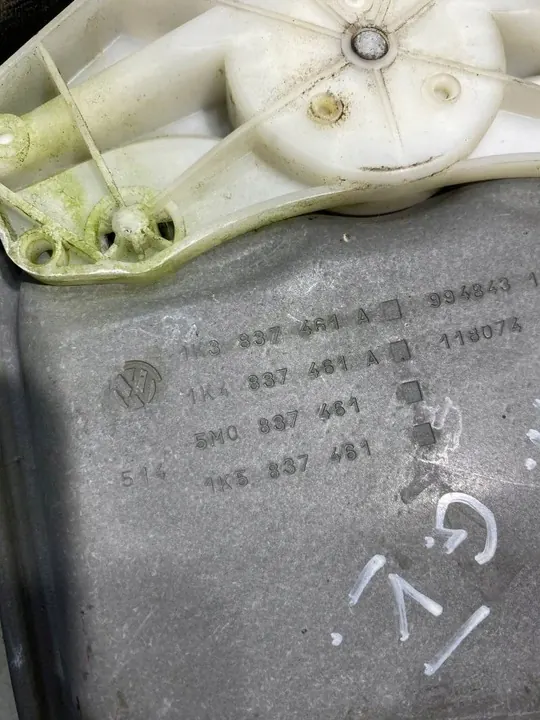 Elevador de vidro traseiro esquerdo VW 1K3837461A image 6