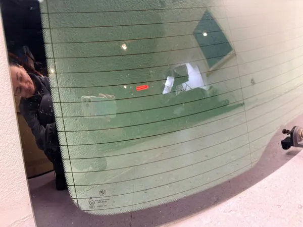 BMW 5 F10 F11 baklucka öppningsglas OEM image 4