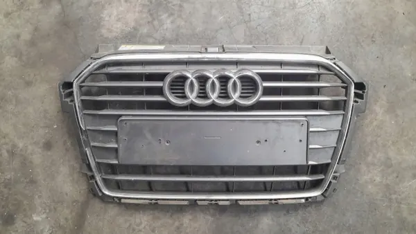 Grille sier Audi A1 8X S Line OEM 8XA853651B image 2