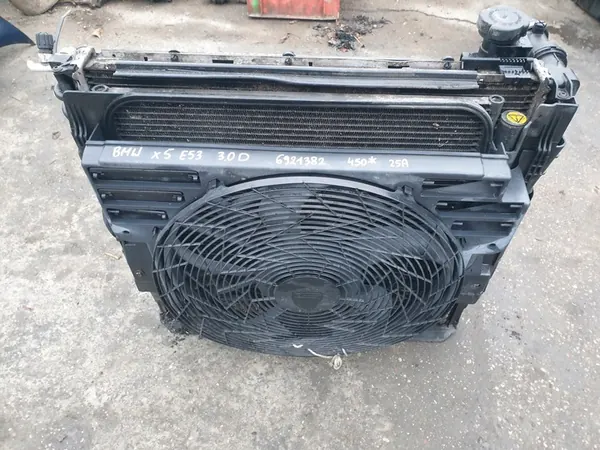 BMW X5 E53 2005 Elektrisk kylfläkt OEM 6921382 image 5