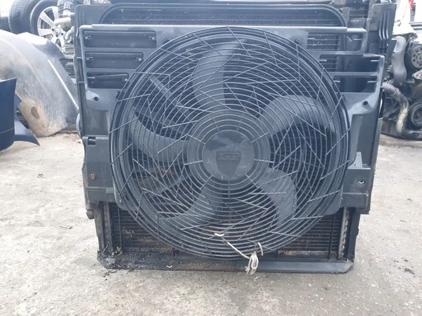 BMW X5 E53 2005 Elektrisk kylfläkt OEM 6921382 image 6