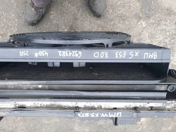 BMW X5 E53 2005 Elektrisk kylfläkt OEM 6921382 image 9
