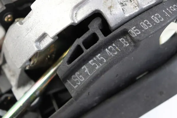 Seletor de mudanças BMW X5 E53 OEM 7515431B - Usado image 8