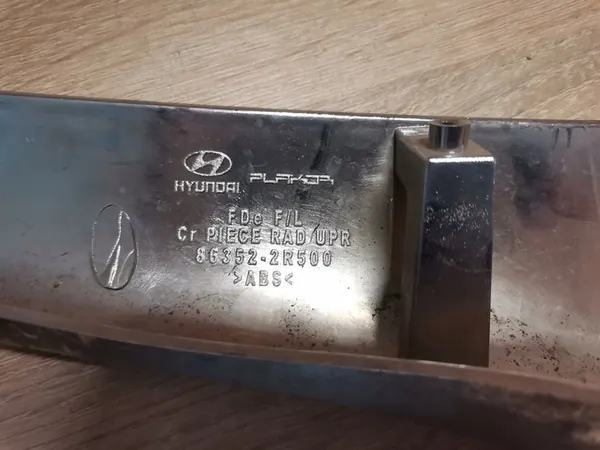 HYUNDAI I30 LIFT 2010-2013 CHROME GRILL TRIM 86352-2R500 image 2