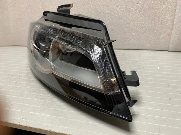 AUDI A3 8P Faro Derecho Xenon con LED image 4