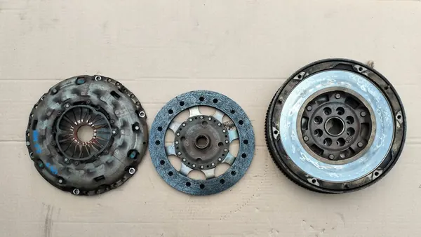 CITROEN DS5 2.0 HDI Kaksoismassaväkä image 2