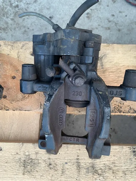 Audi OEM 5Q0615405CT/6CT Jarrupuristin Taka Vasen/Oikea image 3