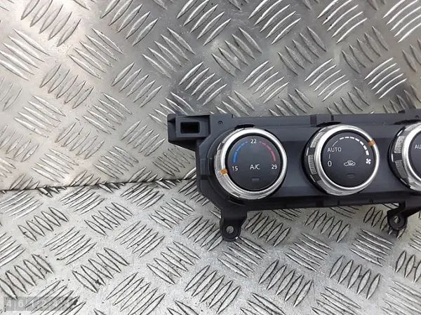 Module de contrôle AC Mazda CX-3 OEM 8LDB8L - Occasion image 3