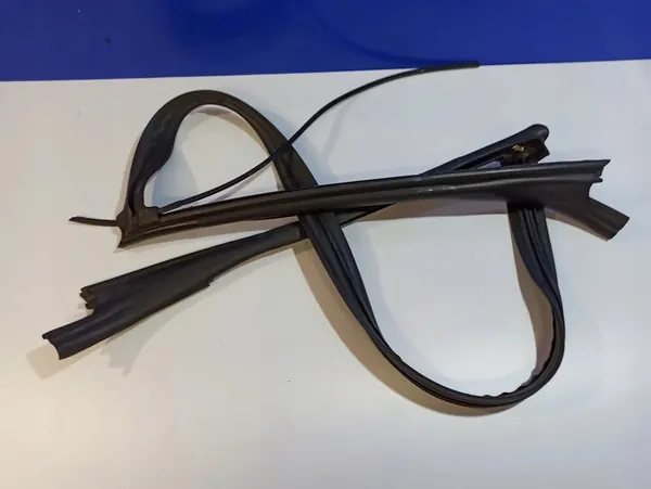 Vordere rechte Türdichtung Saab 9-3 Cabrio image 2