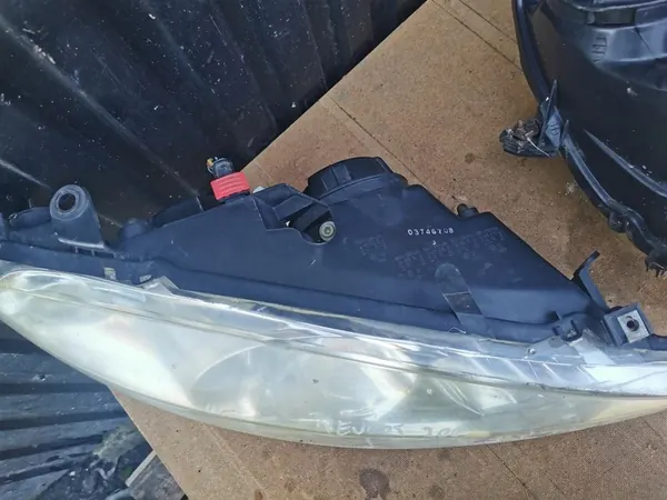PEUGEOT 307 Refletor Direito 550-1128R image 5