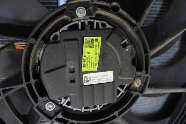 HYUNDAI SANTA FE IV Vatten- och AC-fläktmontering OEM 25310S1120 image 4
