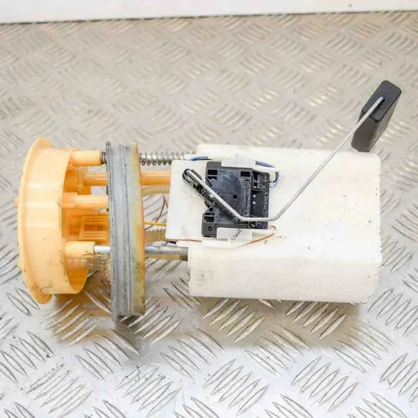 Brandstofpomp VW Polo (6R, 6C) 1.6L 2011 6R0919050B image 2