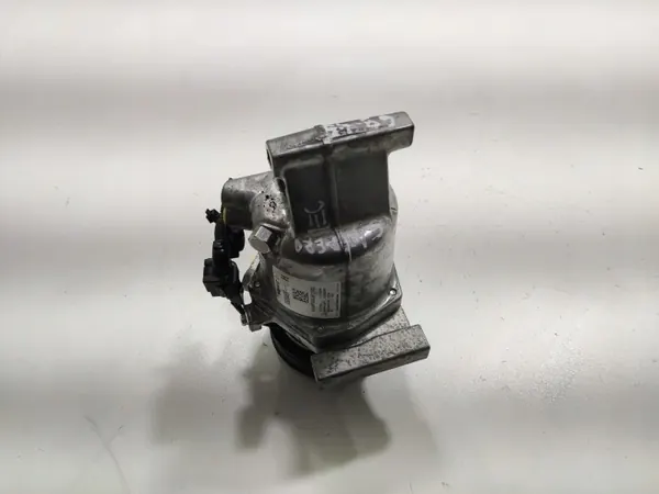 Compressor Ar Condicionado OEM 926008469R Dacia Sandero III image 4