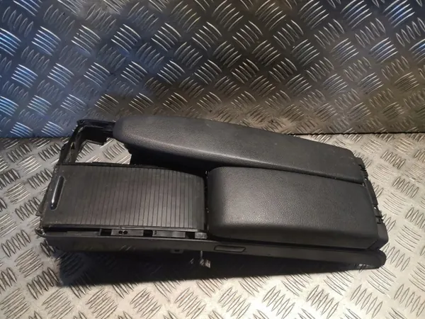Mittkonsol armstöd Mercedes C W204 OEM 2046801339 image 2