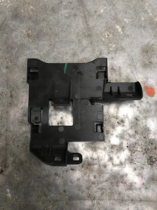 Kiinnike OEM 4K8907462 Tutka Oikea Taka Audi A7 image 3