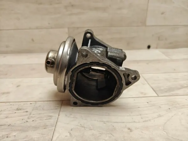 Válvula EGR OEM 038131501AN para Skoda Octavia I 1.9L image 3