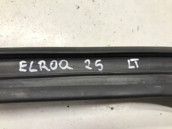 Raamrubber OEM TAB019571F Linker achterdeur Skoda image 3