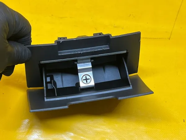 Cendrier Opel Zafira B OEM 13197573 2006-2014 image 9